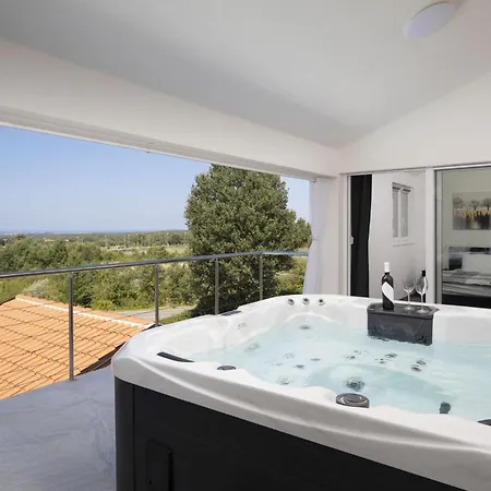 別荘 Euphoria Mit Pool- Sauna Und Whirlpool By Interhome *