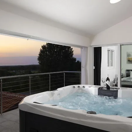 Euphoria Mit Pool- Sauna Und Whirlpool By Interhome Hébergement de vacances Višnjan