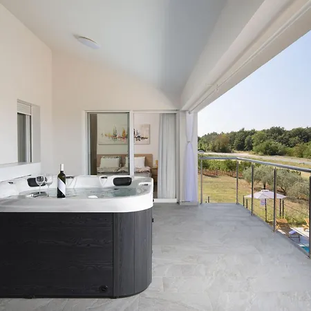 Euphoria Mit Pool- Sauna Und Whirlpool By Interhome