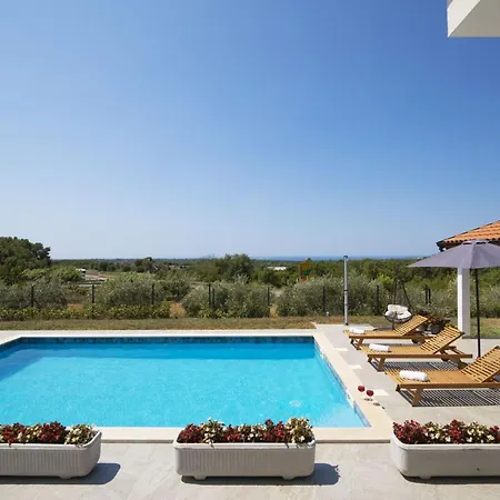 Dom wakacyjny Euphoria Mit Pool- Sauna Und Whirlpool By Interhome